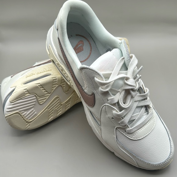 NWT! Nike Air Max Excee Sneakers Women’s 10 White, Sail - Picture 1 of 12